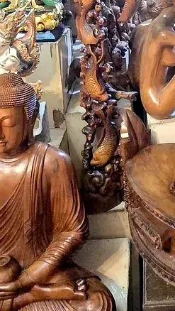 Buddha-Figur aus Suar-Holz — Foto 2