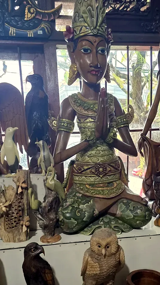 Buddha-Figur aus Suar-Holz — Foto 1