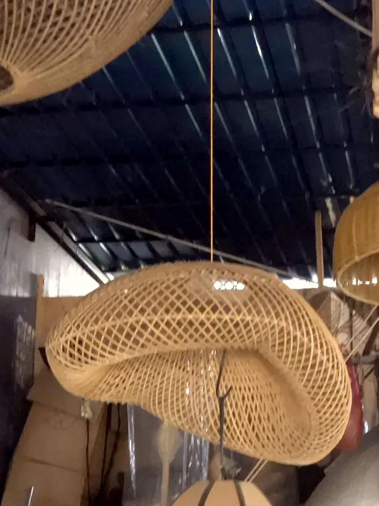 Lampa wisząca z rattanu Purnama — zdjęcie 1
