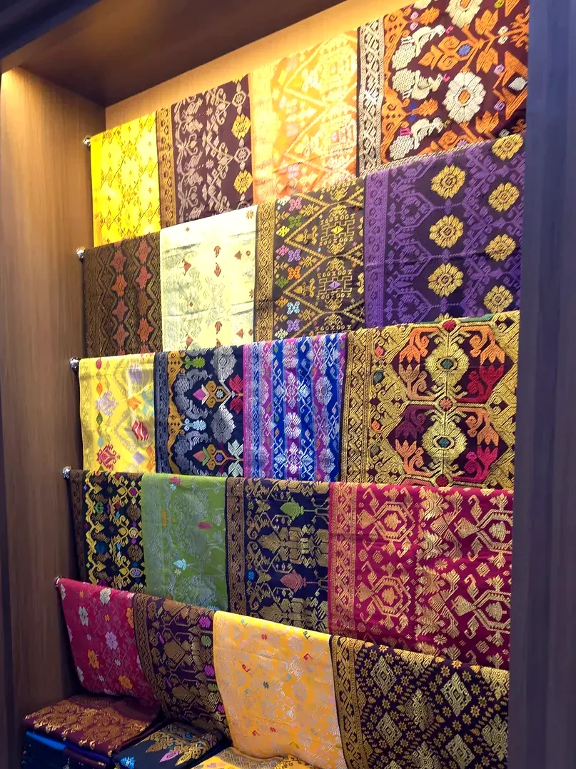 Ceremonial songket from Gelgel — photo 1